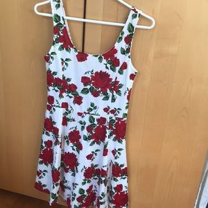NWT H&M White Dress w Red Roses